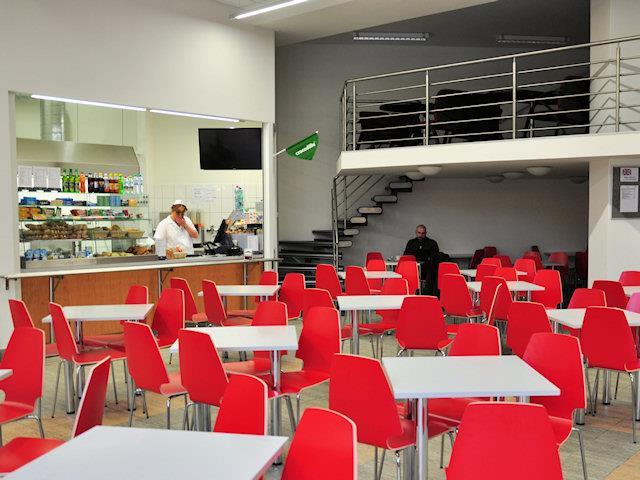 Pizzerie Nostra Stabilní provozovna specializovaná na výrobu pizz (15 druhů), které se pravidelně obměňují Kounicova 50, Brno (budova kolejí) pondělí čtvrtek 9:30-20:00