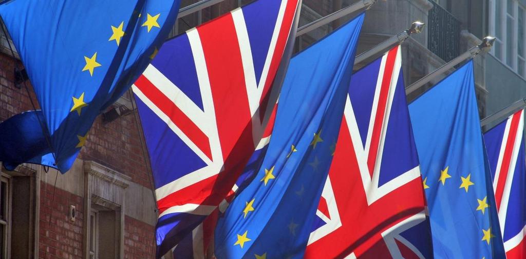Británie souhlasí se zaplacením dluhů vůči EU Velká Británie podle tamních médií uznává všechny své závazky vůči Evropské unii, které mohou dosáhnout až 100 miliard eur (přes 2,5 bilionu korun).