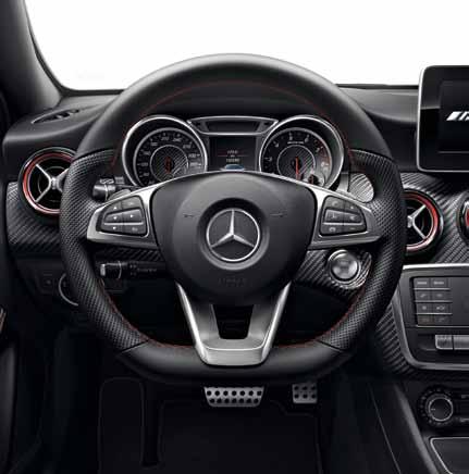 EXTERIÉR Přední nárazník AMG se splitterem, matná šedá titanium s černými deflektory Maska chladiče AMG s dvojitou lamelou ve stříbrné chrome a nápisem AMG Prahové nástavce AMG s dekorem v barvě