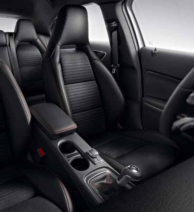 54 Linie AMG. Dynamický vzhled AMG. Kola AMG z lehké slitiny. Sportovní pedály z kartáčované ušlechtilé oceli s protiskluzovou úpravou. Sportovní podvozek se sníženou světlou výškou.