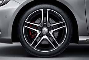 pneumatikami 235/35 R 19 99R Kola AMG z lehké slitiny v designu s křížovými paprsky, lakovaná v barvě matná černá, s leštěným límcem ráfku, s