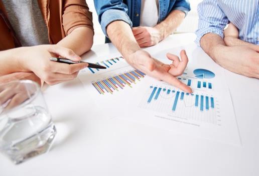 Rozdíl mezi Business Intelligence a Performance Management spočívá v přístupu Zatímco Performance