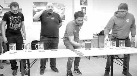 V nových pivovarských prostorách zvaných Šalanda zasedly oba týmy ke stolům a na uvítanou si připily patnáctistupňovým pivem IPA, což je speciální pivo s přídavkem amerického chmele Citra.