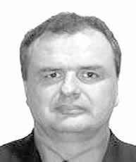 Kličkuje se tady mezi auty, což dělá problémy jak při výjezdu z Masarykova náměstí, tak při cestě na náměstí od kruhové křižovatky.