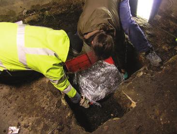 STANDARDY A PŘÍRUČKA K DOBRÉ PRAXI PÉČE O ARCHEOLOGICKÉ FONDY V EVROPĚ 22 23 Z archeologických pramenů zůstávají mimo takto vymezený pojem pouze archeologická naleziště jako taková, resp.