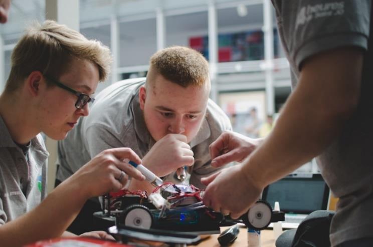 ODHODLÁNI PRO STEM VZDĚLÁVÁNÍ Projektově založená výuka 1