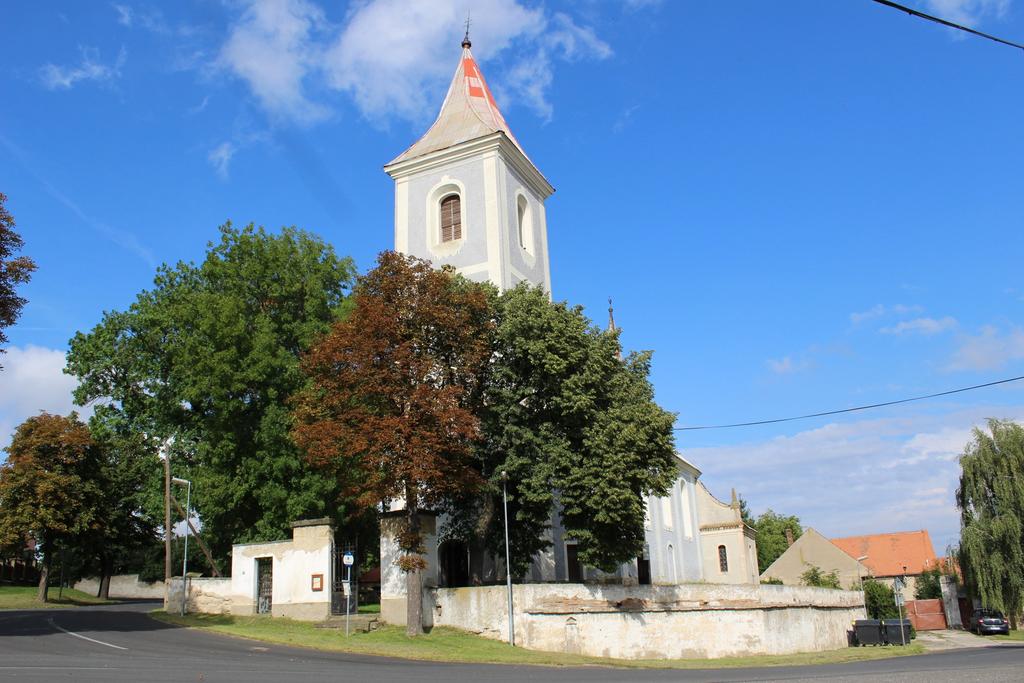 INZERCE A POZVÁNKY POZVÁNKA NA SVATODUŠNÍ MŠI SVATOU A KONCERT V JEČOVICÍCH Římskokatolická farnost Budyně nad Ohří vás co nejsrdečněji zve v sobotu 19.května v 17.