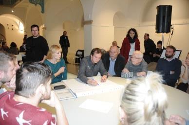 Všech 14 problémů, o kterých bylo na fóru hlasováno, bylo ještě ověřeno veřejnou anketou, ve které bylo pro jednotlivé problémy sebráno celkem 2358 hlasů.