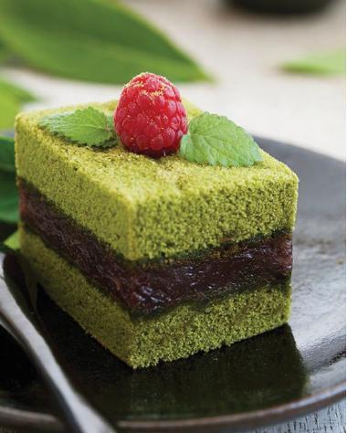 DEZERTY SYROVÝ KOLÁČ MATCHA Suroviny Postup 150 g smotanového syra 100 g masla 200 ml mlieka 1 ČL čaju Matcha 20 g kukuričnej múky 15 g hladkej múky 2 žĺtky 2 bielky 70 g cukru TEKVICOVÉ COOKIES Za