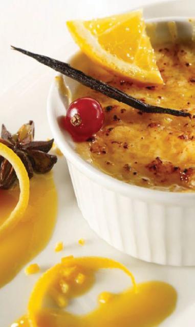 CRÉME BRULEE Suroviny Postup 100 ml mlieka 2 žĺtky 150 ml nízkotučnej smotany 30 g práškového cukru 1 ČL vanilkovej arómy Do panvice dajte mlieko, smotanu, žĺtky a vanilkovú arómu.