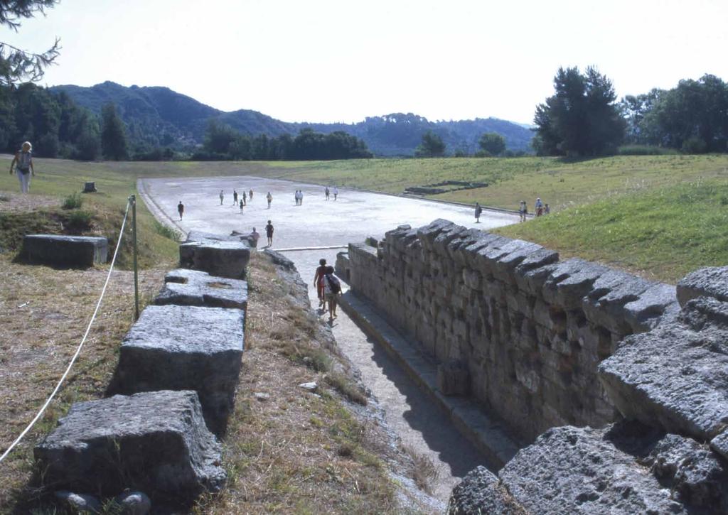 VII Olympia olympijský stadion s bránou borců Ne Po Út St Čt Pá So Ne Po Út St Čt Pá So Ne Po Út St Čt Pá So