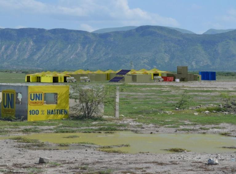 Obrázek 7 Vizualizace možného použití v rámci humanitární pomoci u polní nemocnice Byla navržena možná koncepce nasazení tohoto prostředku pro AČR a IZS ČR.