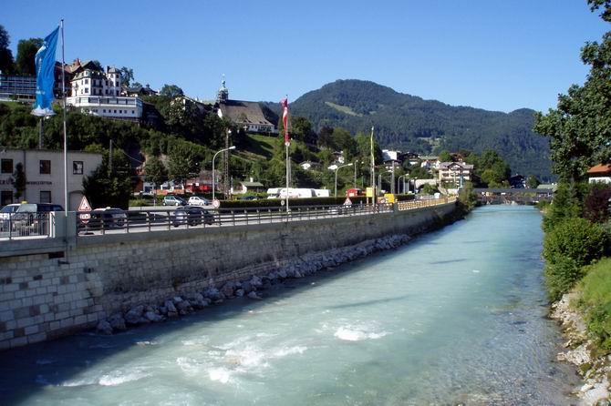 Berchtesgaden památky Přímo pod městem se dere dravá