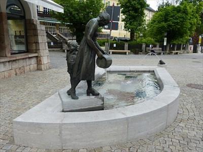 Nástěnná malba byla namalována v roce 1610 a je považována za nejstarší nástěnnou malbu Lüftlmalere v Bavorsku.