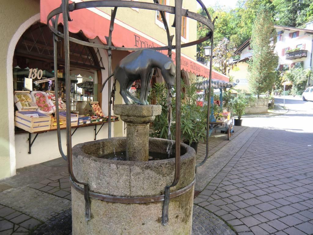 vodu. Vedle pivnice Adam sejdeme po cestě