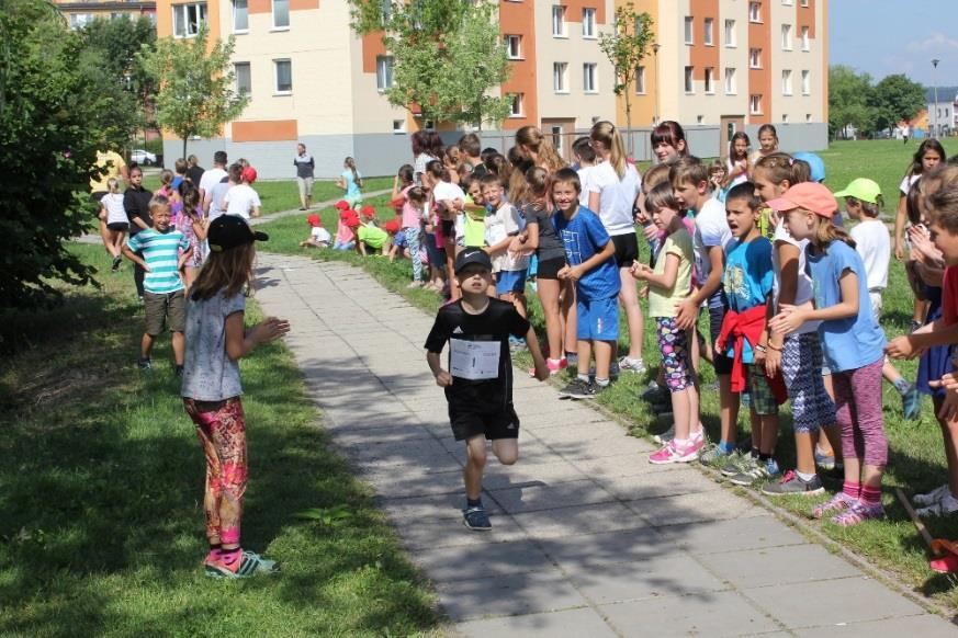 RŮZNÍ BĚŽCI, RŮZNÁ MÍSTA, JEDNA MYŠLENKA OSLAVTE OLYMPIJSKÝ DEN POHYBEM Uspořádejte vlastní závod u vás na škole vše