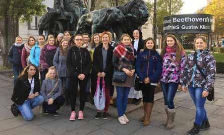 Církevní střední škola pedagogická a sociální ERASMUS+ ve Vídni V roce 2017 se naše škola stala úspěšným žadatelem o grant v rámci programu ERAMUS+ Mobilita žáků a pracovníků v odborném vzdělávání a