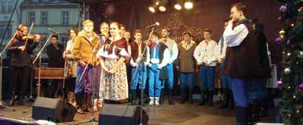 Adventní zpívání se Světlovánkem a cimbálovými muzikami V předvánočním čase tanečníci a tanečnice Světlovánku ani členové cimbálových muzik nelenili a představili se na třech akcích. V pátek 1.