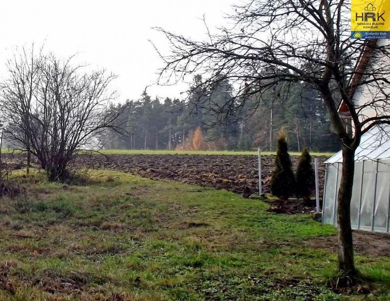 18 Pozemek, Útěchov Realitní server: Sreality.cz Kód nabídky: 427175 http://www.sreality.cz MoniT-ID: 2C77F9 Nabídková cena: 1 523 712, Kč vč.