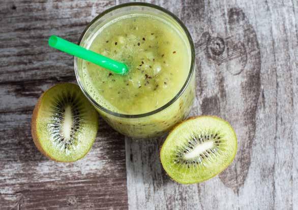 SMOOTHIE Z KIWI A MANGA (FUNKCE POUZE MIXOVÁNÍ BEZ OHŘEVU) DO498BL kousek zázvoru (2x2 cm) 2x mango (bez pecky) 6x kiwi 600 ml pomerančového džusu šťáva ze 4 limetek DO499BL kousek zázvoru (2x2 cm)