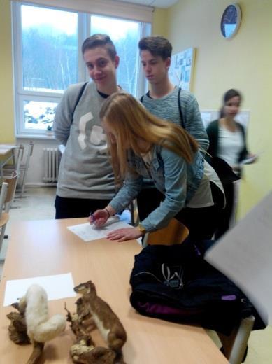 či jiné nehodě vlaků. Studenti si sami mohli zkusit postavit vlaku jeho cestu a poslat ho na určitou kolej.