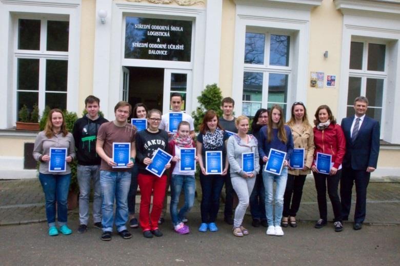 Závěrečný praktický test zvládli všichni účastníci denního i dálkového studia. Exkurze: Letiště Václava Havla v Praze 17. března navštívila třída 1. Z, část třídy 2. Z a 3.