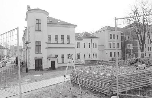 Havlíčkův Brod Kácením stromů a keřů a terénními pracemi začala v areálu nemocnice první část budování nového domova pro Léka ská pohotovostní slu ba Pracovní dny: Pro dosp lé 17:00-20:00 Ambulance