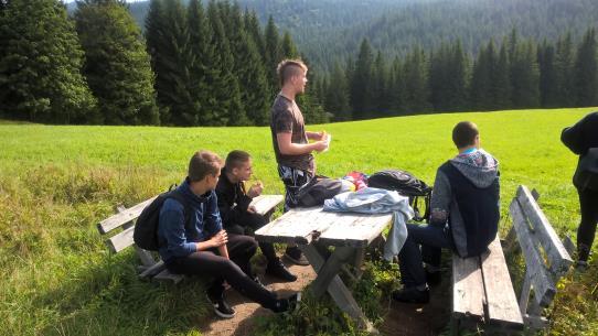 Všechny tázané děti prohlásily, že se jim tu líbí, škola jim přijde útulná a zatím jsou mile překvapeny.