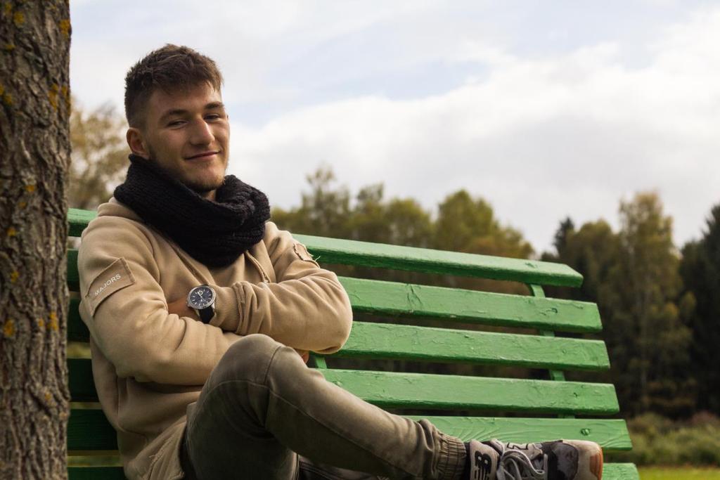 LIFESTYL Foto Denis Krátký Denis Krátký Pýcha Začíná nám a nový předsudek školní rok a to znamená, že tu máme i nové číslo naše- - překvapivě dobrá ho skvělého divadelní časopisu Koule včetně hra