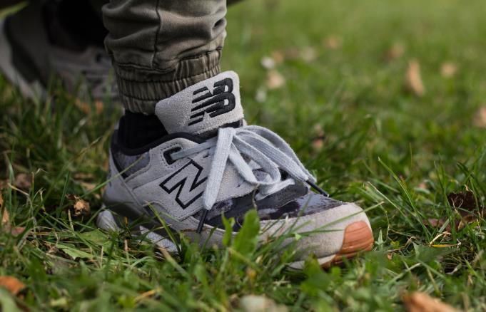 Nyní to ale budeme spravedlivě střídat! A co myslíte? Cítí se Tonda jako trendsetter? Kde sleduje nejnovější trendy a jaké značky má nejradši se dozvíte v tomto čísle Móda a já! Ahoj Tondo!