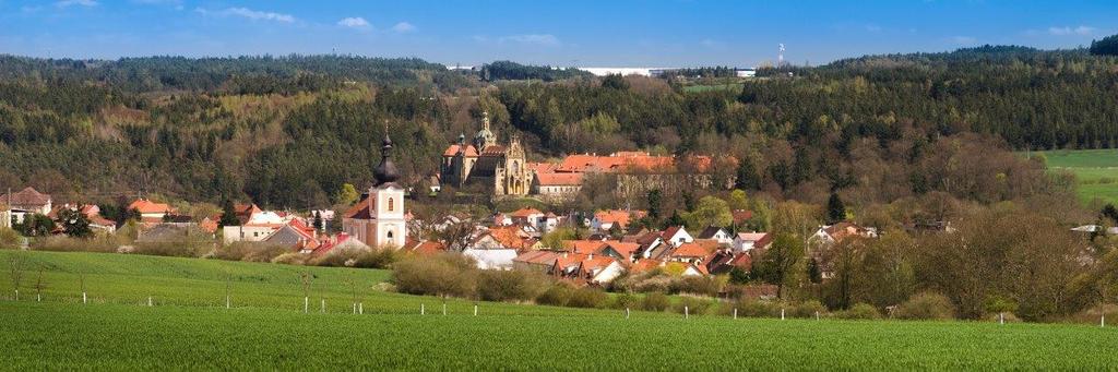 ŽELEZNIČNÍ DOPRAVA K dopravnímu systému patří také železniční tratě. Regionem prochází železniční koridor č. 170 Praha-Plzeň- Cheb-Schridig.