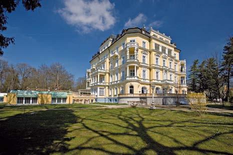 com/galeriebroemse vstup volný, otevřeno denně: 1.11. 11.11.: 10:00 12:30 a 13:30 17:00 hod. 12.11. 30.11.: 13.30 17 hod. 7.11. ZAVŘENO Výstavy: Naděžda Jonášová Proměny do 6.