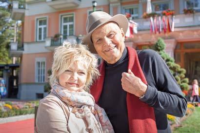 V celém představení se prolíná několik složek. Jednak Evička ohromně zpívá, takže jsou tam veliké pěvecké party na výbornou hudbu Zdenka Bartáka.