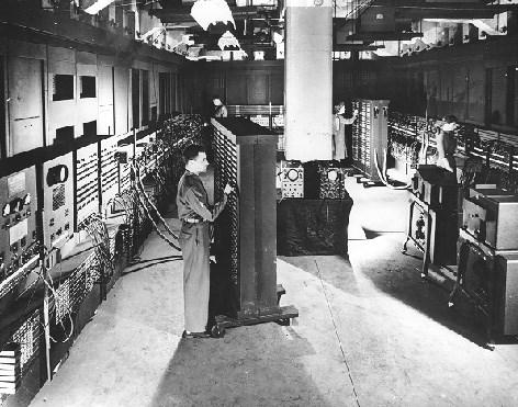 UTB ve Zlíně, Fakulta aplikované informatiky 17 2 POČÍTAČEM PODPOROVANÉ PROJEKTOVÁNÍ 2.1 Historie CAD Ke správné pochopení celé problematiky CAD programů, je nejprve nutné poznat samotnou historii.