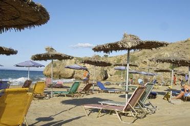 Na západním pobřeží poloostrova Vassilikos doporučujeme navštívit snad nejkrásnější písečnou pláž Středomoří Gerakas, která je obklopena skalisky.