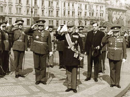 Jeho doprovod tvořil vedle generálů Mittelhausera a Syrového i tehdejší ministr národní obrany František Udržal