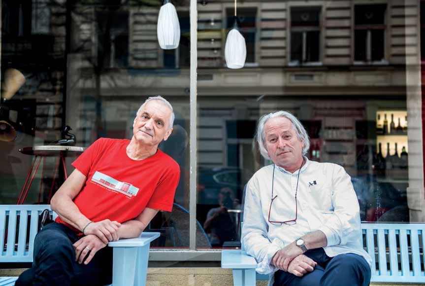 REALITNÍ CAFÉ patří. Úplně jsme to v devadesátých letech nezvládli. Lidé si mysleli, že mohou dělat, co chtějí, i svobodně podvádět. Dnes se to se zpožděním promítá do těch participačních procesů.