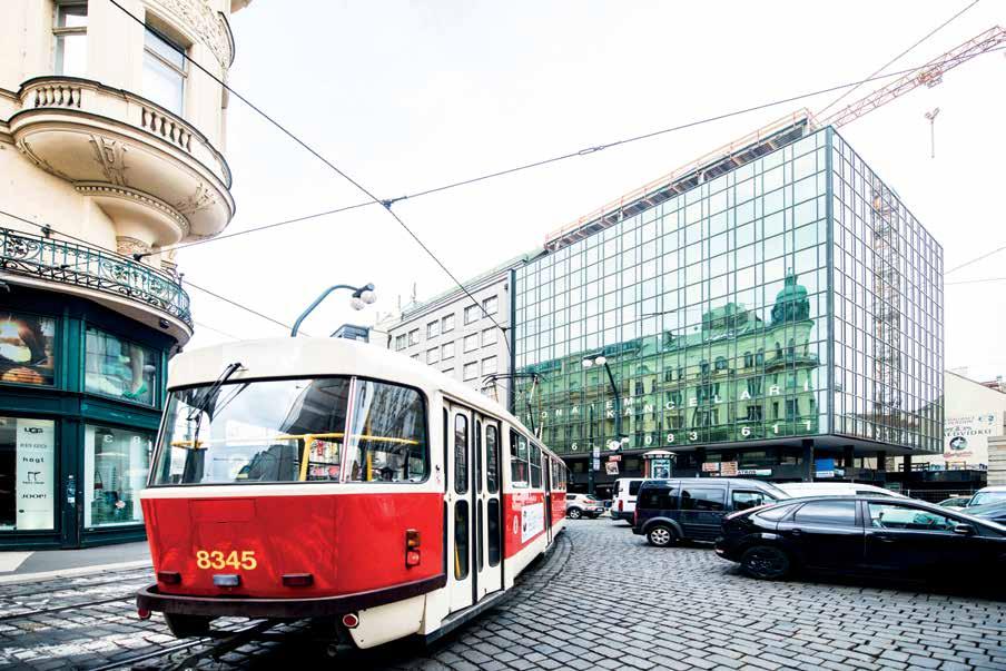 NEBYTOVÉ PROSTORY BYZNYS ŽÁDÁ NOVÉ KANCELÁŘE Kromě bytů se v Praze nejvíce daří výstavbě nových kancelářských center.