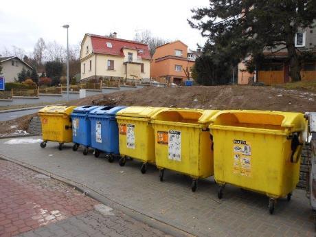 zadání prací a kontrola činnosti společností provádějících údržbu veřejné zeleně, - výsadby nových dřevin a