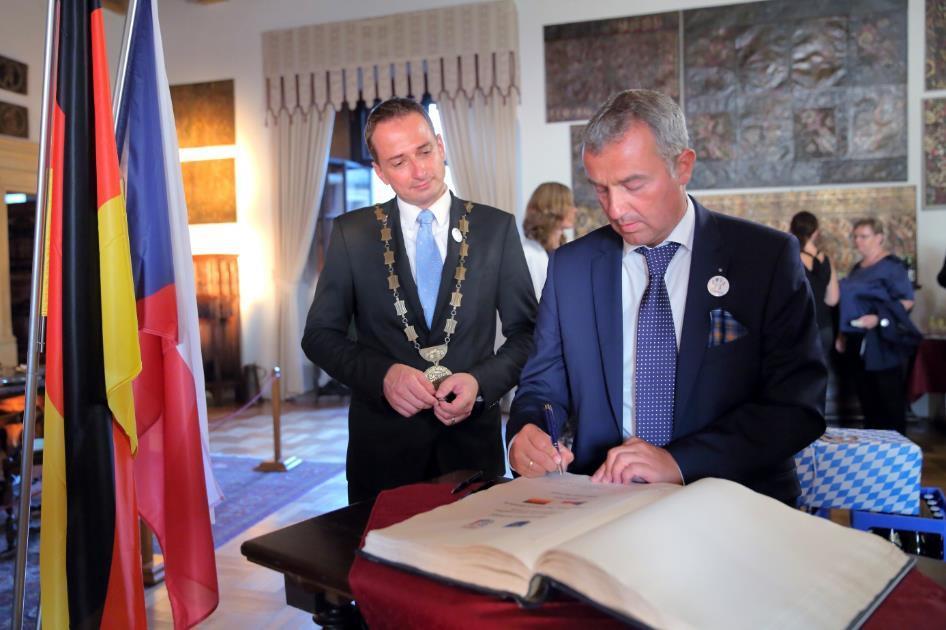 Slavnostní setkání na šternberském hradě u příležitosti 5.