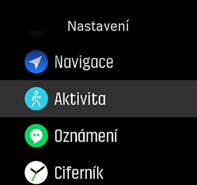 3. Výběr nastavení provedete klepnutím na název nastavení nebo stisknutím prostředního tlačítka, když je dané nastavení zvýrazněné. Zpět se v menu vrátíte tažením prstu doprava nebo stisknutím Zpět.