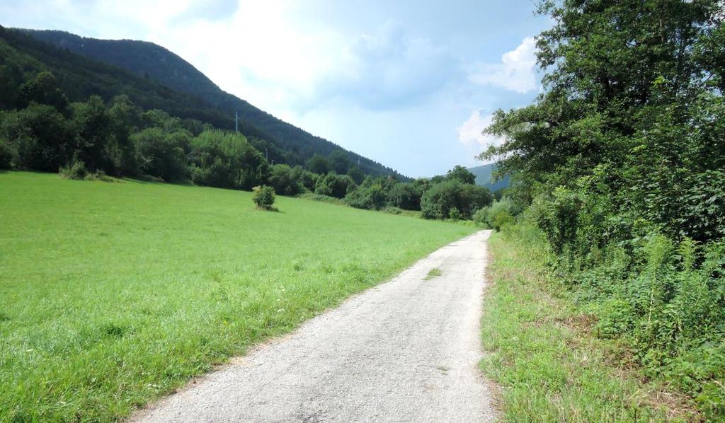 Nie všetky vedú v celom koridore, i keď aj tu je pomerne dlhý úsek, ktorý je možné využívať pre potreby cykloturistiky už dnes.