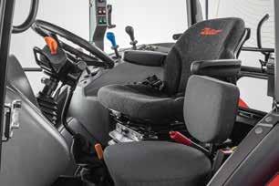Ovládání je jednoduché, přehledné a velice intuitivní. Veškeré ovládací prvky jsou vždy po ruce. Sedadlo řidiče Zetor poskytuje ergonomické a pohodlné posezení.