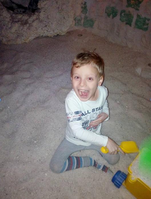 ZPRÁVIČKY Z NAŠÍ ŠKOLIČKY I na začátku roku pokračujeme v návštěvách solné jeskyně, kde se nám moc líbí. Děti si užijí relaxaci a hru v neobvyklém prostředí.