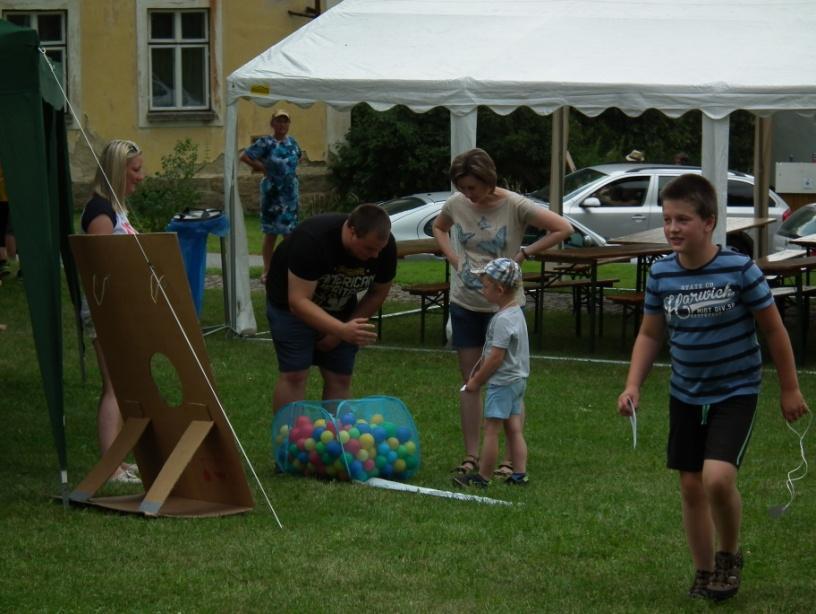 Takovýto závod se skládá z těchto sestav: cvičení na kladině, na bradlech(hrazda), prostná a přeskok.
