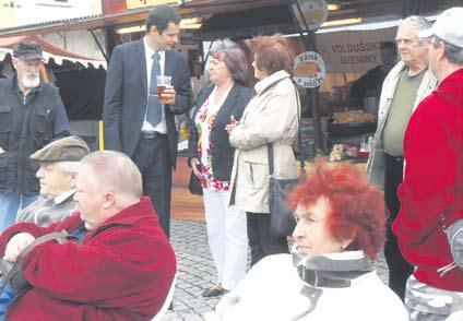 Milan Rusek, veřejně poděkoval významným osobnostem města za jejich dlouholetou záslužnou činnost pro město i nad rámec svých běžných povinností v oblastech společenské, sportovní, spolkové, duchovní