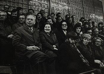 Vlevo dole profesor Josef Houštěk (1913 1994); vpravo Věra Kazimourová (1920 2002), ředitelka nemocnice Motol v letech 1970 1980. Archiv Václava Špičáka.