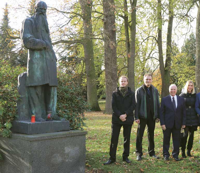 ZAHRANIČÍ Půl Cena roku Josefa ve Hlávky Vietnamu pro nejlepší studenty V předvečer výročí 17.