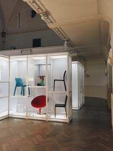 Mimoto jsou zde představeni i nejvýraznější výrobci designových produktů - firmy Oluce, Artemide, Flou, Schiffini, Zanotta, Cassina, Poltrona Frau, Kartell, Calligaris a Memphis.