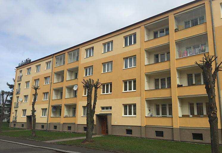 2) Bytová jednotka 2+1, Nová Role Byt o velikosti 2+1 s lodžií v Nové Roli. Jedná se o byt umístěný ve 3.patře čtyřpatrového revitalizovaného panelového bytového domu bez výtahu.